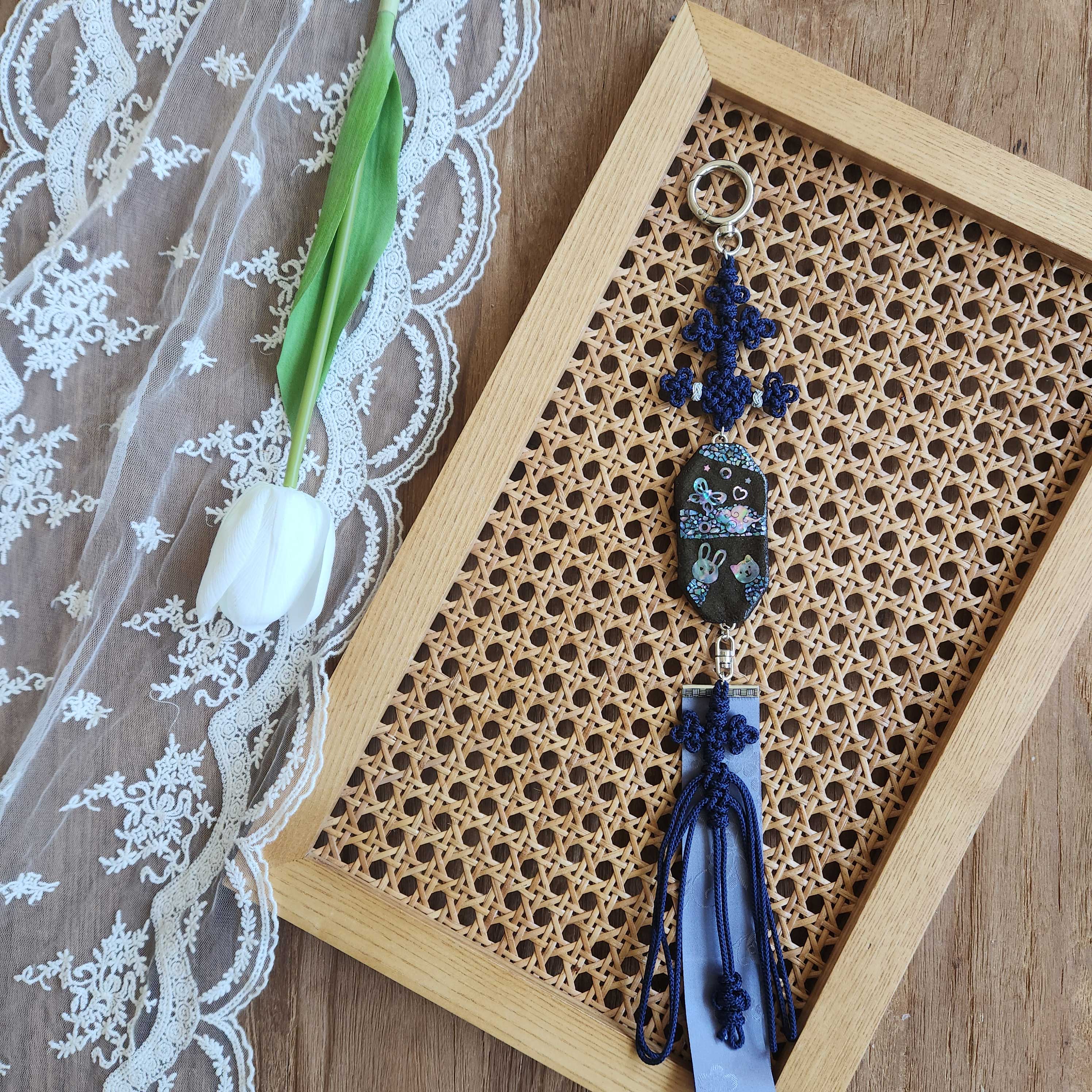 Mother-of-Pearl Upcycling Workshop: From Nature to the Hand